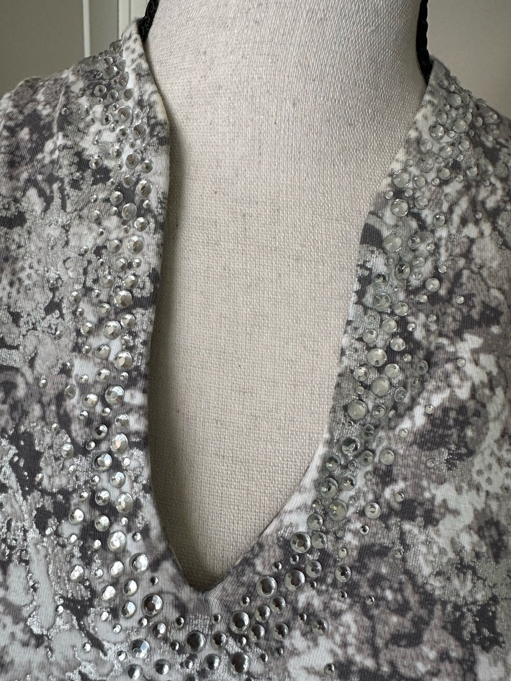 Ruby Rd Petite Boho Abstract Print Rhinestone V-Neck Top Women’s PM - Picture 6 of 8